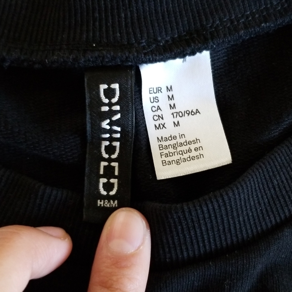 🐳 7For$20 Divided Black Pullover Sweater - Picture 3 of 5